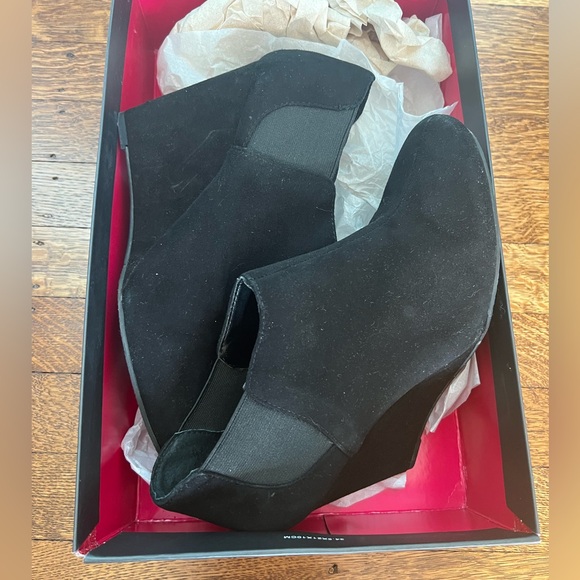 Vince Camuto Black Bootie - Picture 7 of 7